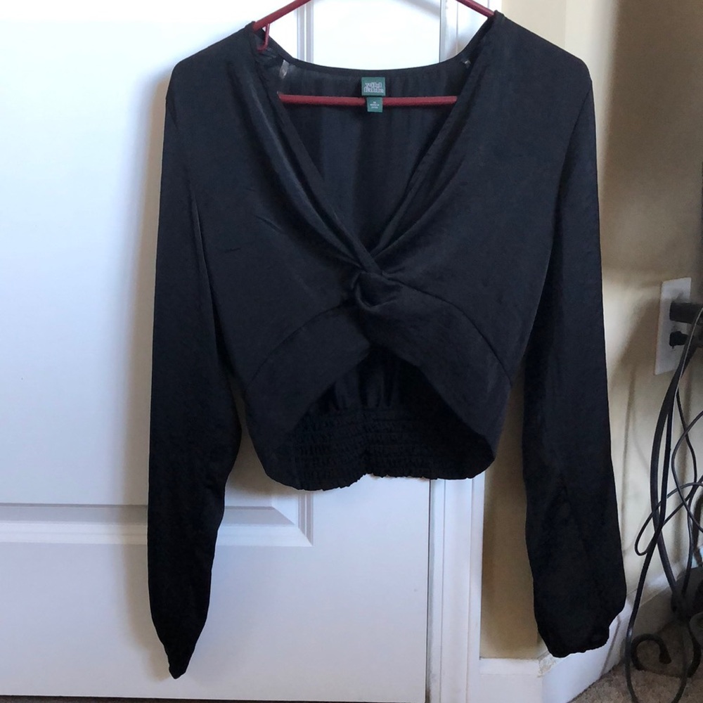 Black long sleeve crop top